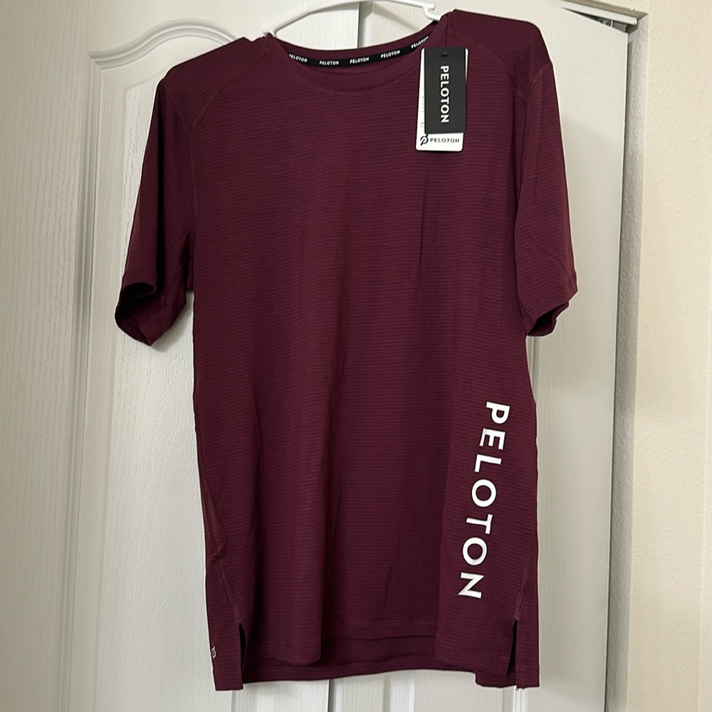 Peloton medium  dark burgundy lite lines shirt sleeve shirt
